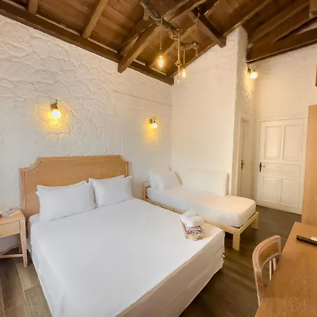 Anit 2* Alacati